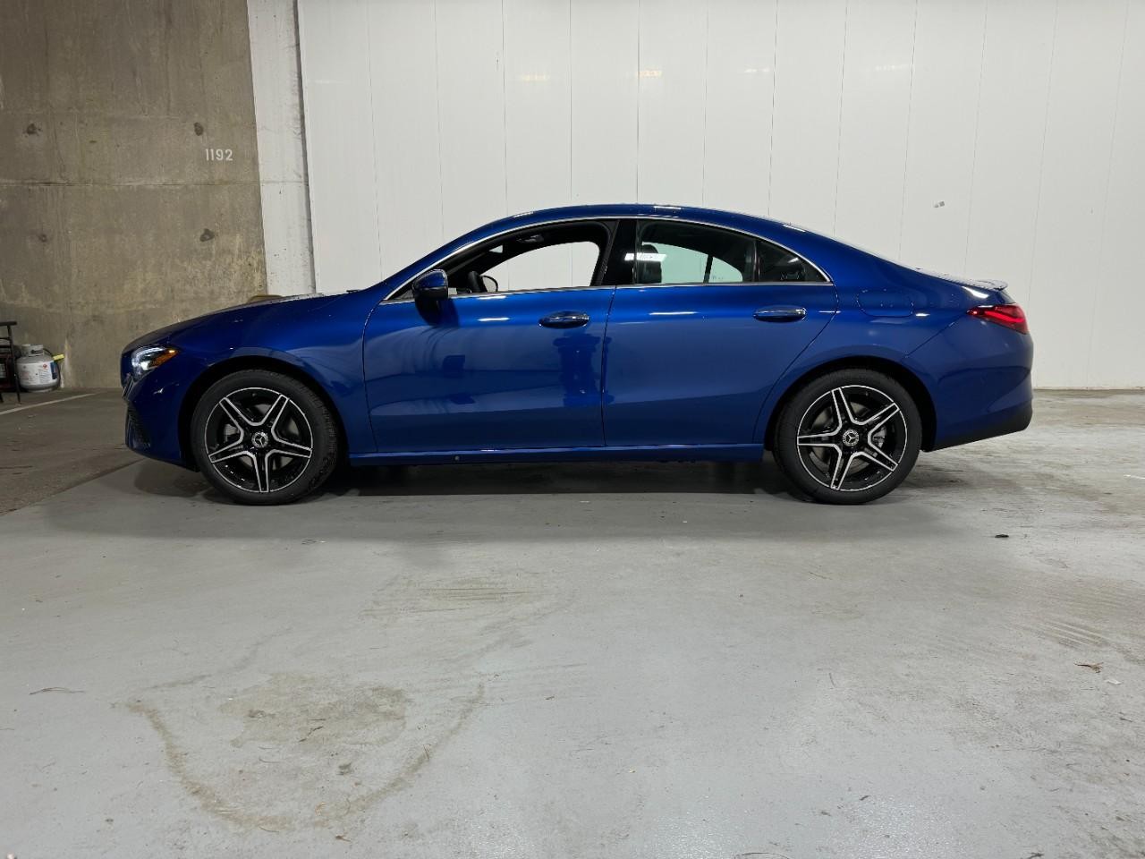 Mercedes-Benz CLA Vehicle Full-screen Gallery Image 2