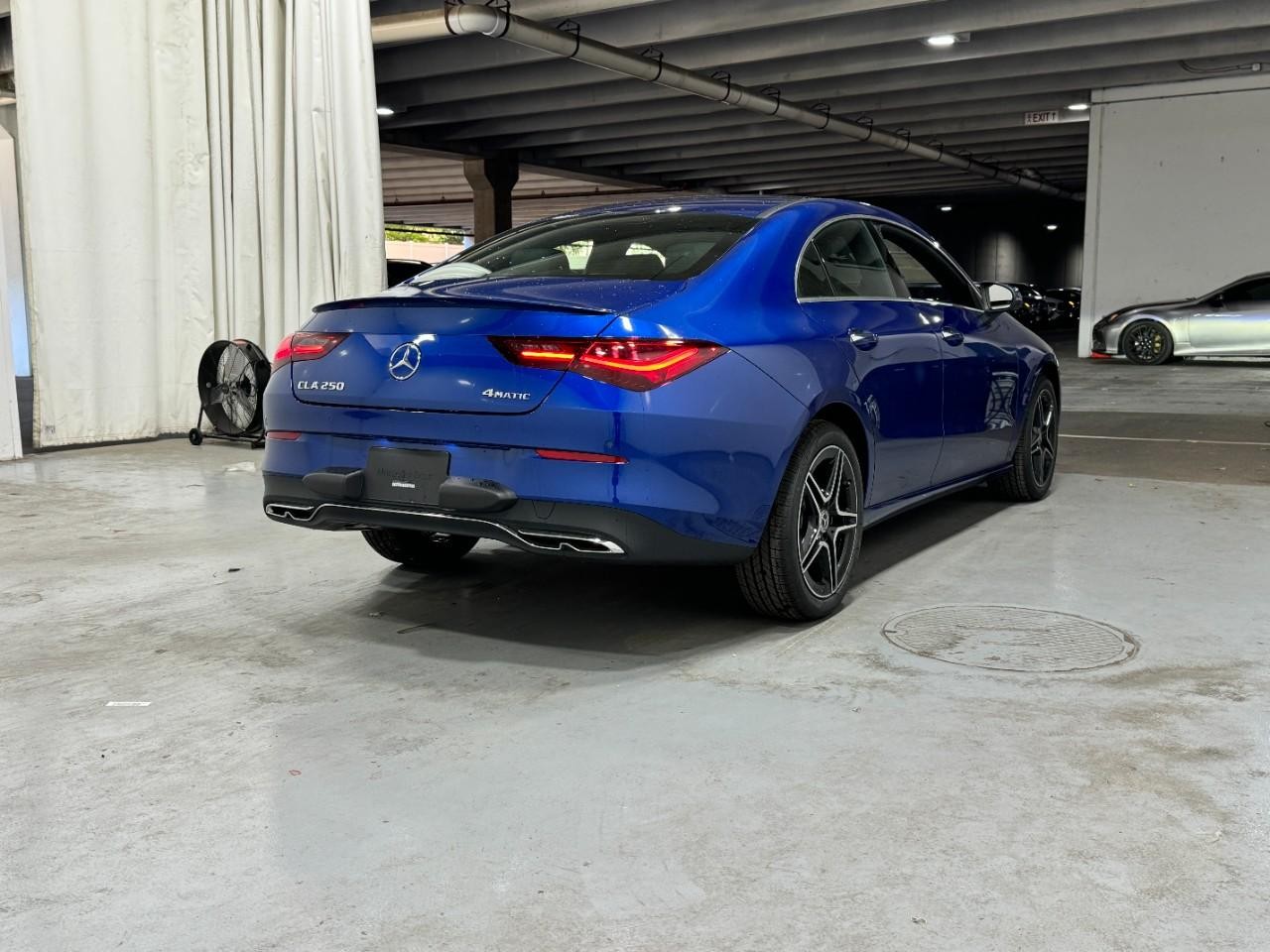 Mercedes-Benz CLA Vehicle Full-screen Gallery Image 4