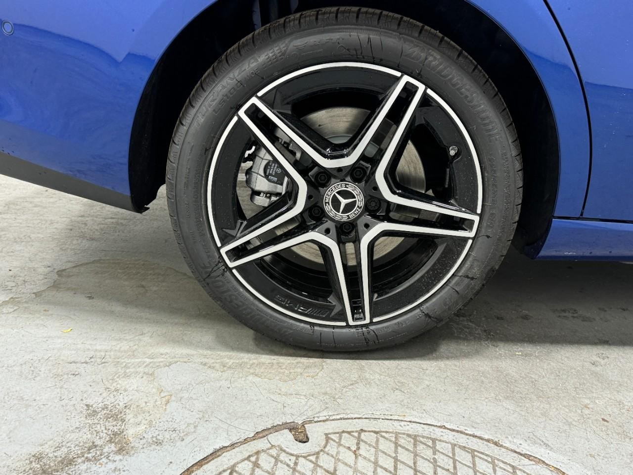 Mercedes-Benz CLA Vehicle Full-screen Gallery Image 5