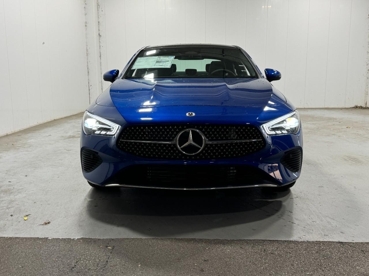 Mercedes-Benz CLA Vehicle Full-screen Gallery Image 7