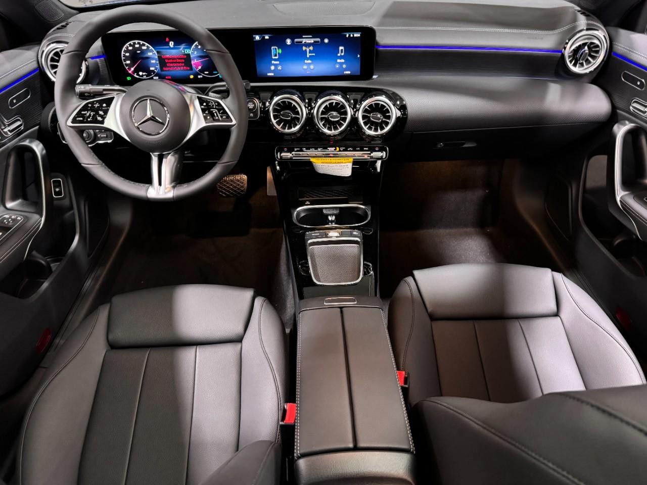 Mercedes-Benz CLA Vehicle Full-screen Gallery Image 12