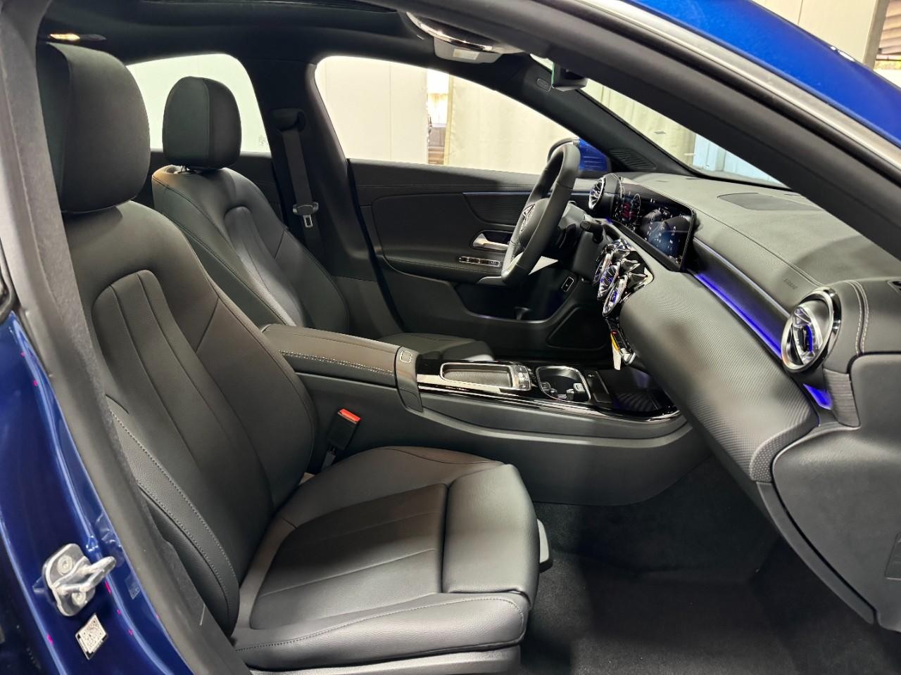 Mercedes-Benz CLA Vehicle Full-screen Gallery Image 18