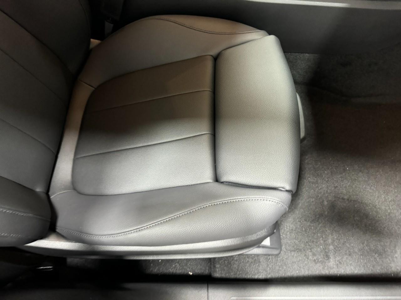 Mercedes-Benz CLA Vehicle Full-screen Gallery Image 19