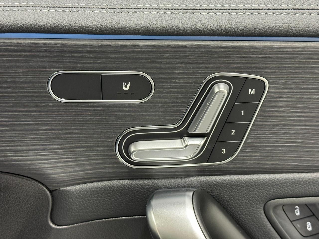 Mercedes-Benz CLA Vehicle Full-screen Gallery Image 21