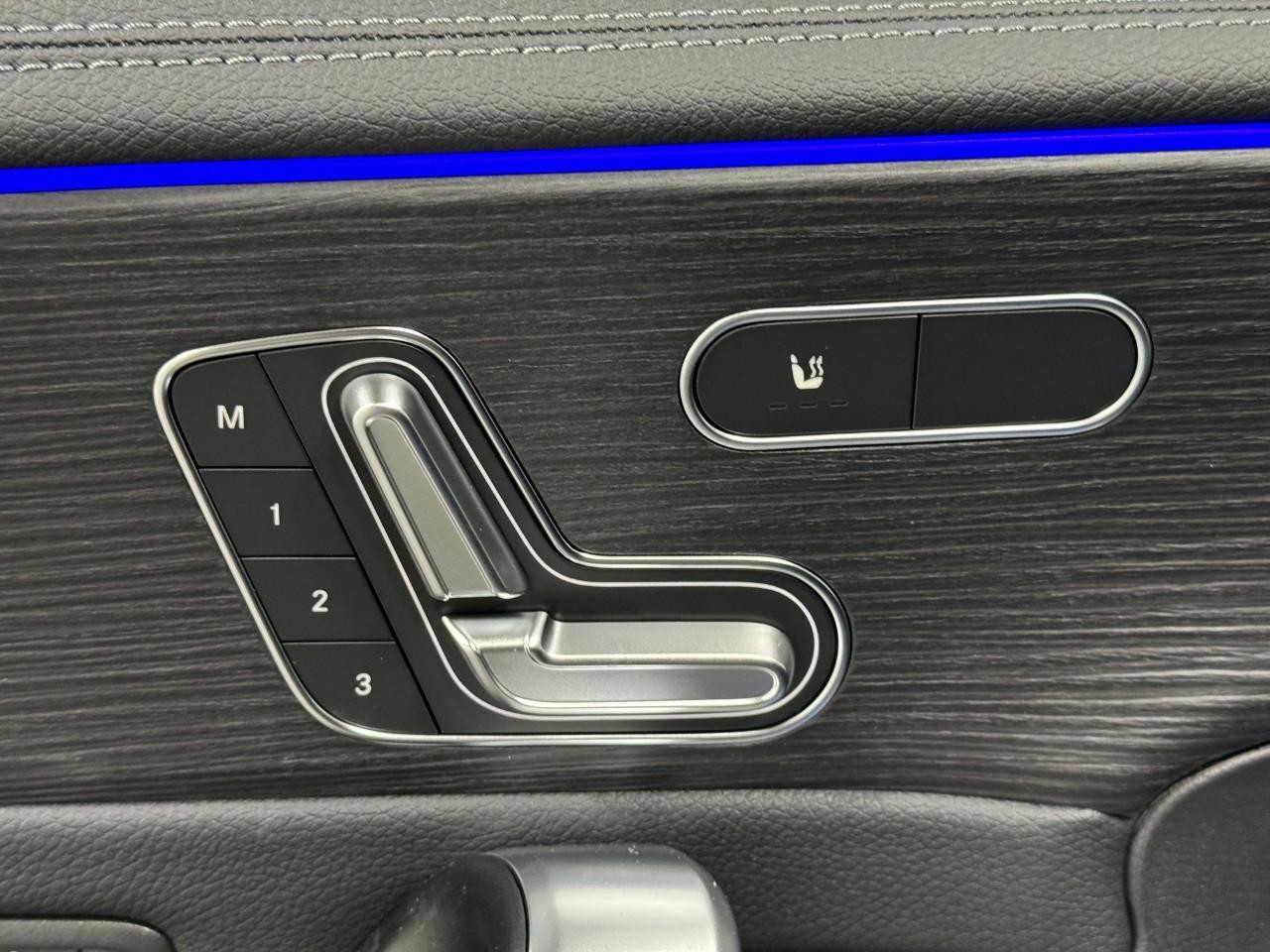 Mercedes-Benz CLA Vehicle Full-screen Gallery Image 24