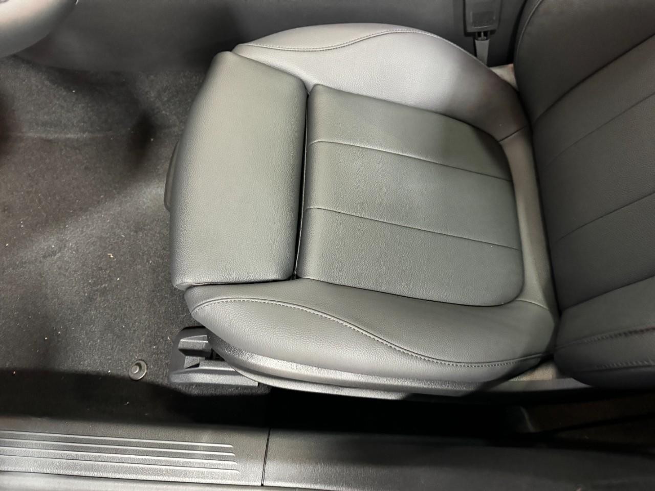 Mercedes-Benz CLA Vehicle Full-screen Gallery Image 29