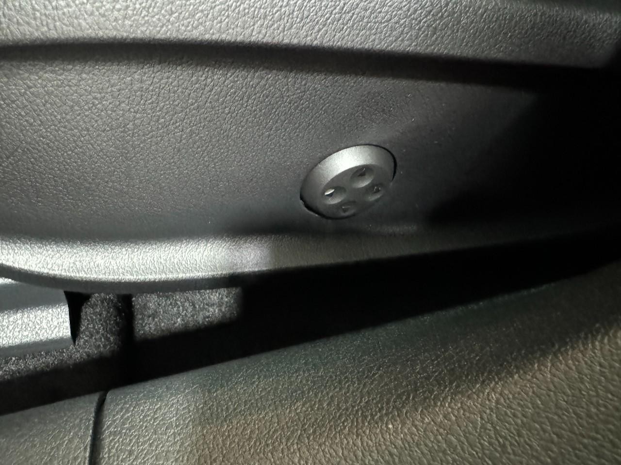 Mercedes-Benz CLA Vehicle Full-screen Gallery Image 30