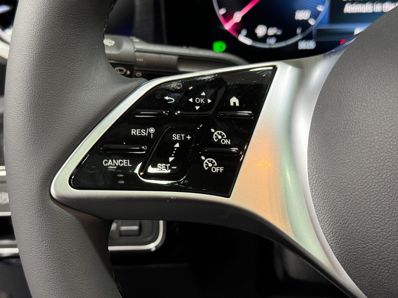 Mercedes-Benz CLA Vehicle Full-screen Gallery Image 32