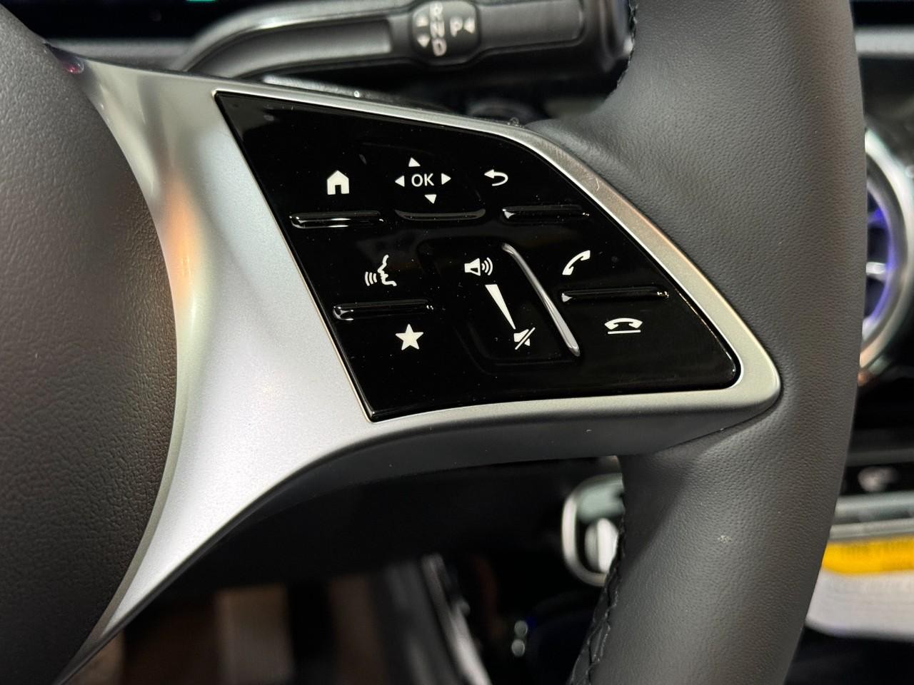 Mercedes-Benz CLA Vehicle Full-screen Gallery Image 33