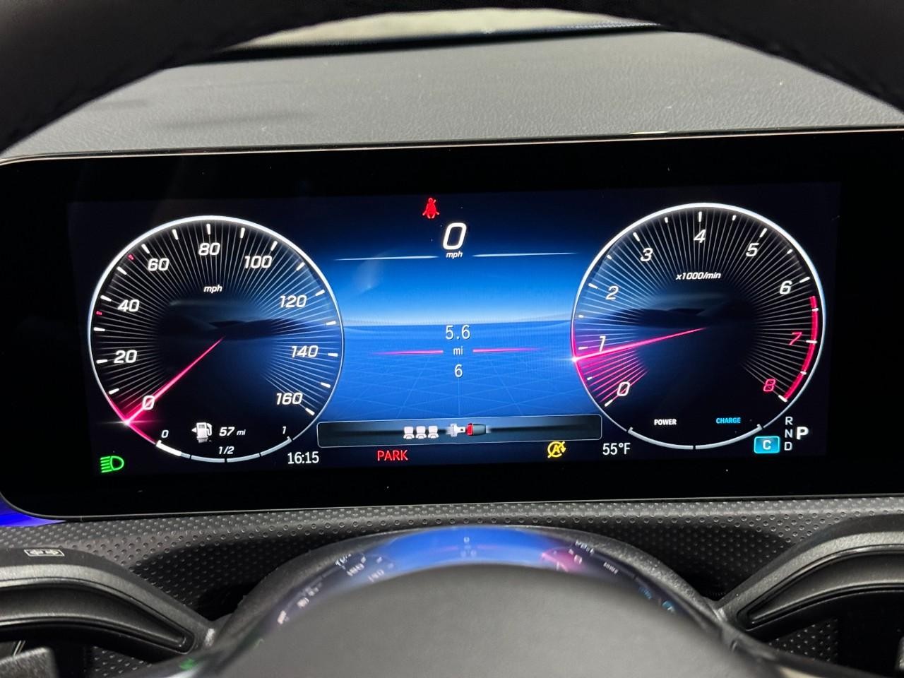 Mercedes-Benz CLA Vehicle Full-screen Gallery Image 34