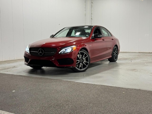 Mercedes-Benz C-Class Vehicle Full-screen Gallery Image 02