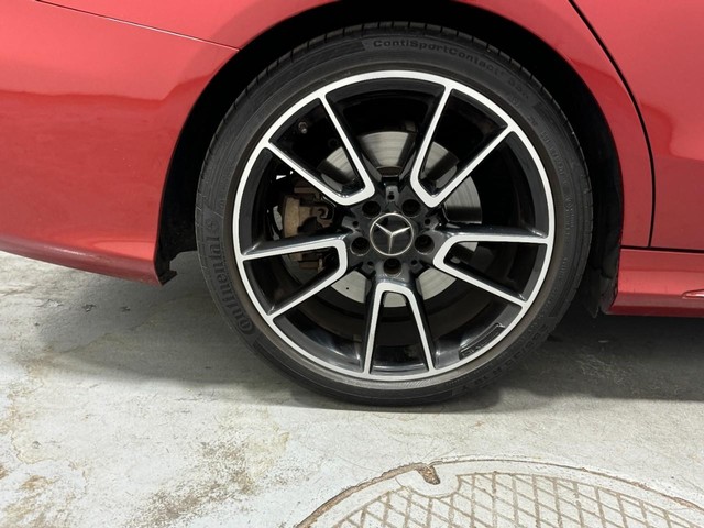 Mercedes-Benz C-Class Vehicle Full-screen Gallery Image 06