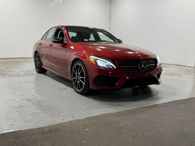 Mercedes-Benz C-Class Vehicle Full-screen Gallery Image 07