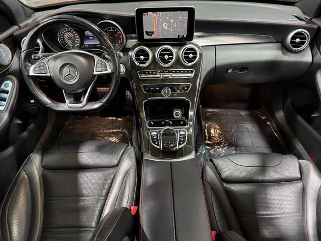 Mercedes-Benz C-Class Vehicle Full-screen Gallery Image 13