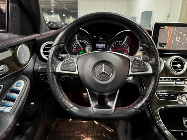 Mercedes-Benz C-Class Vehicle Full-screen Gallery Image 14