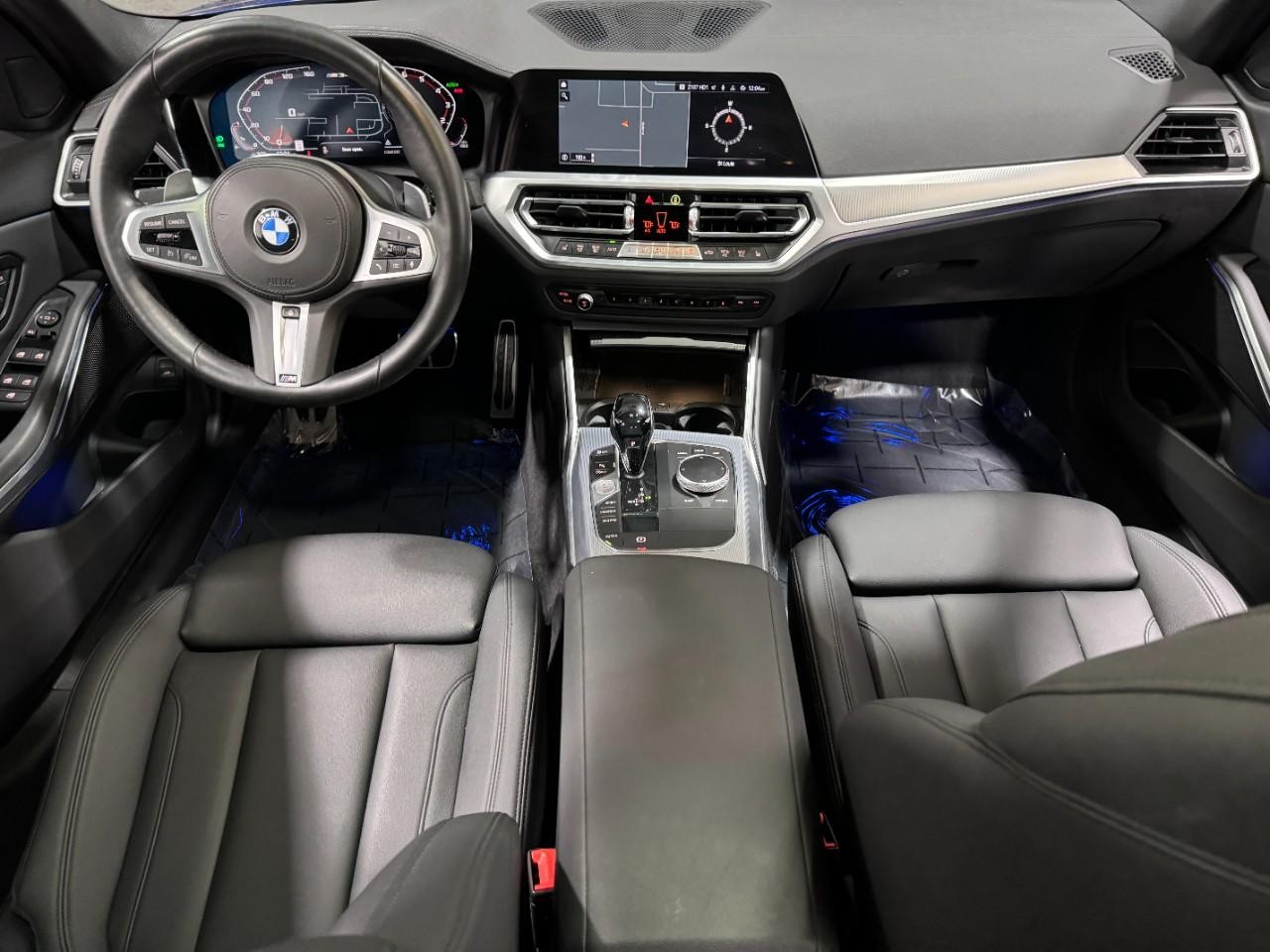 BMW 3 Series Vehicle Full-screen Gallery Image 13