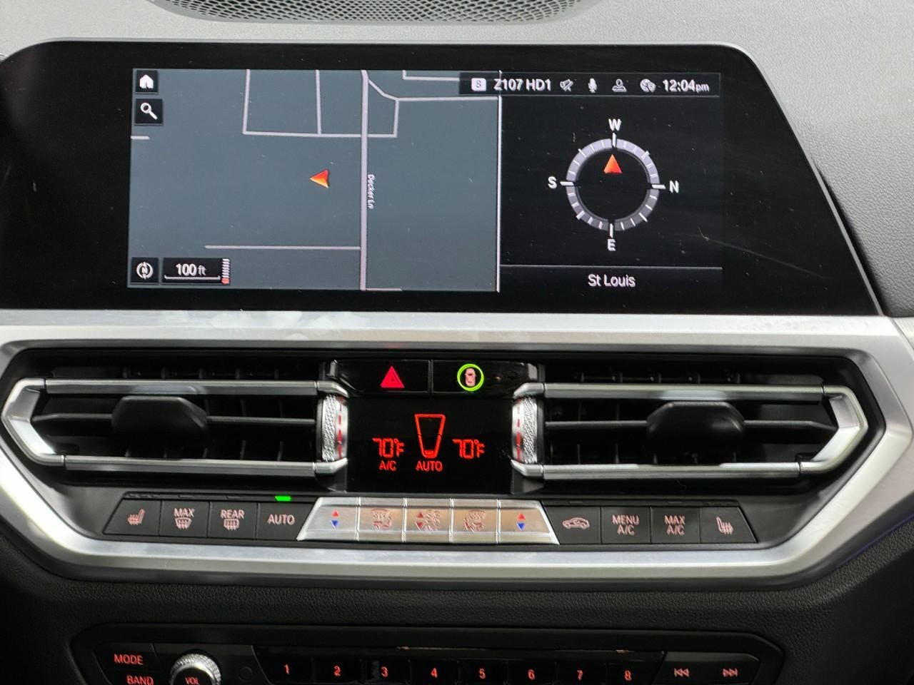 BMW 3 Series Vehicle Full-screen Gallery Image 15