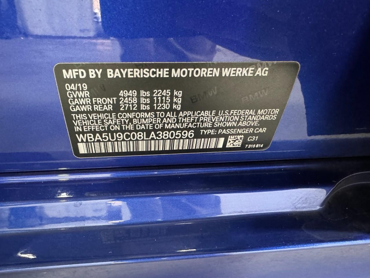 BMW 3 Series Vehicle Full-screen Gallery Image 35