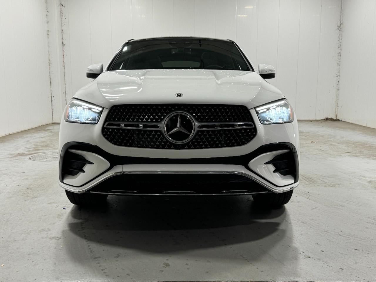 Mercedes-Benz GLE Vehicle Full-screen Gallery Image 7