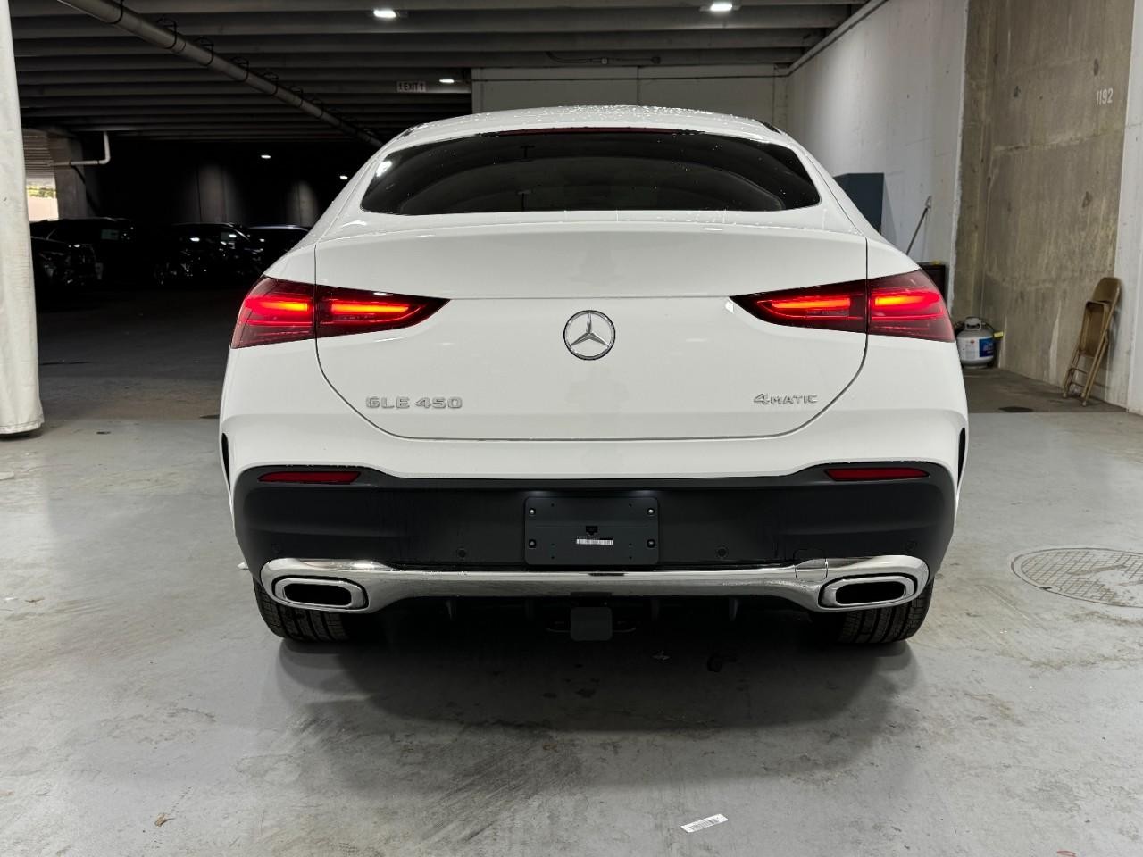 Mercedes-Benz GLE Vehicle Full-screen Gallery Image 9