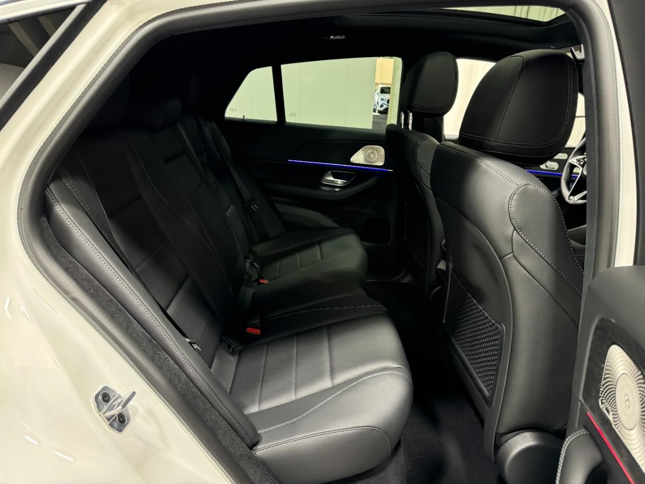 Mercedes-Benz GLE Vehicle Full-screen Gallery Image 10