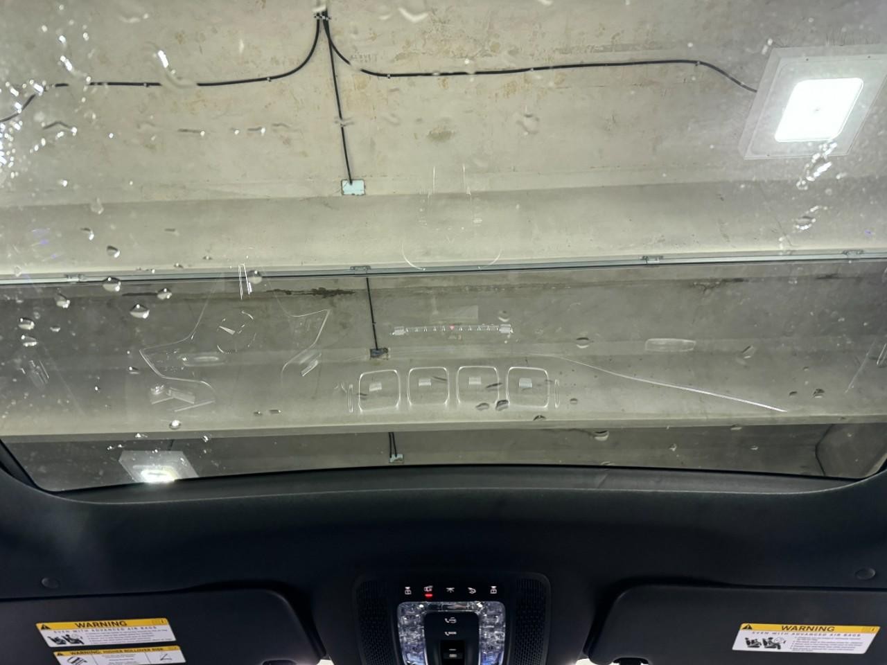 Mercedes-Benz GLE Vehicle Full-screen Gallery Image 11