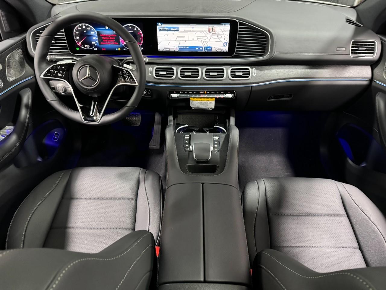 Mercedes-Benz GLE Vehicle Full-screen Gallery Image 12