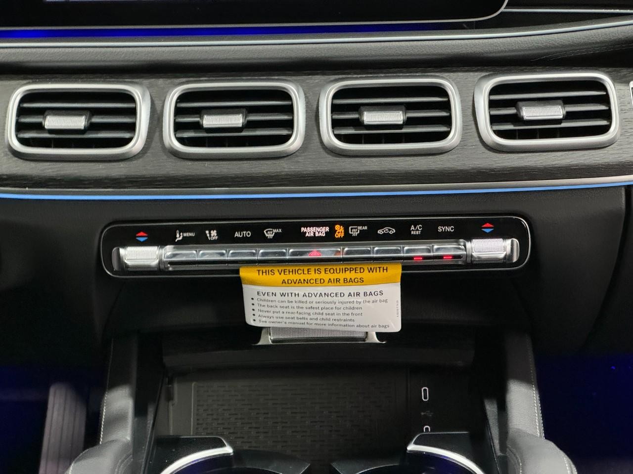 Mercedes-Benz GLE Vehicle Full-screen Gallery Image 15