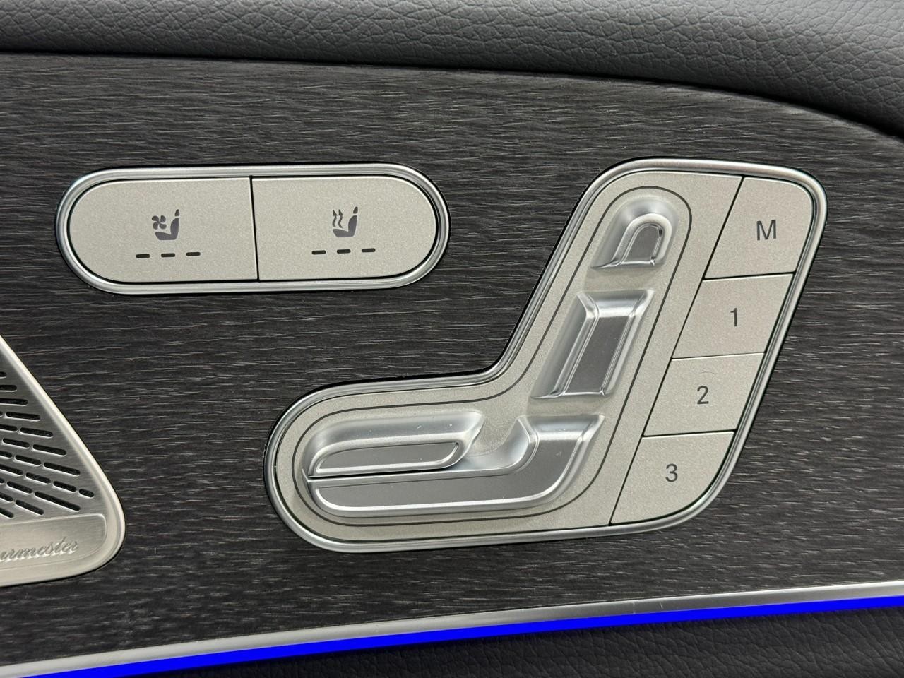 Mercedes-Benz GLE Vehicle Full-screen Gallery Image 21