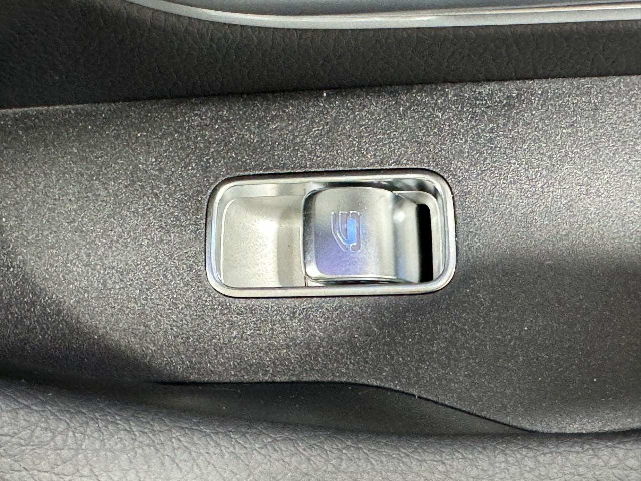 Mercedes-Benz GLE Vehicle Full-screen Gallery Image 23