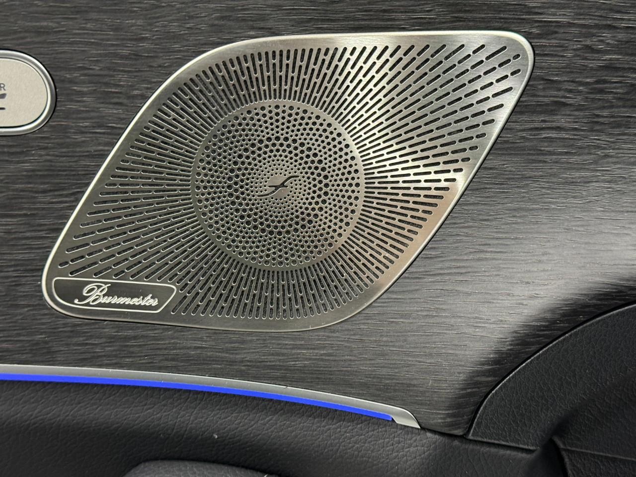 Mercedes-Benz GLE Vehicle Full-screen Gallery Image 24