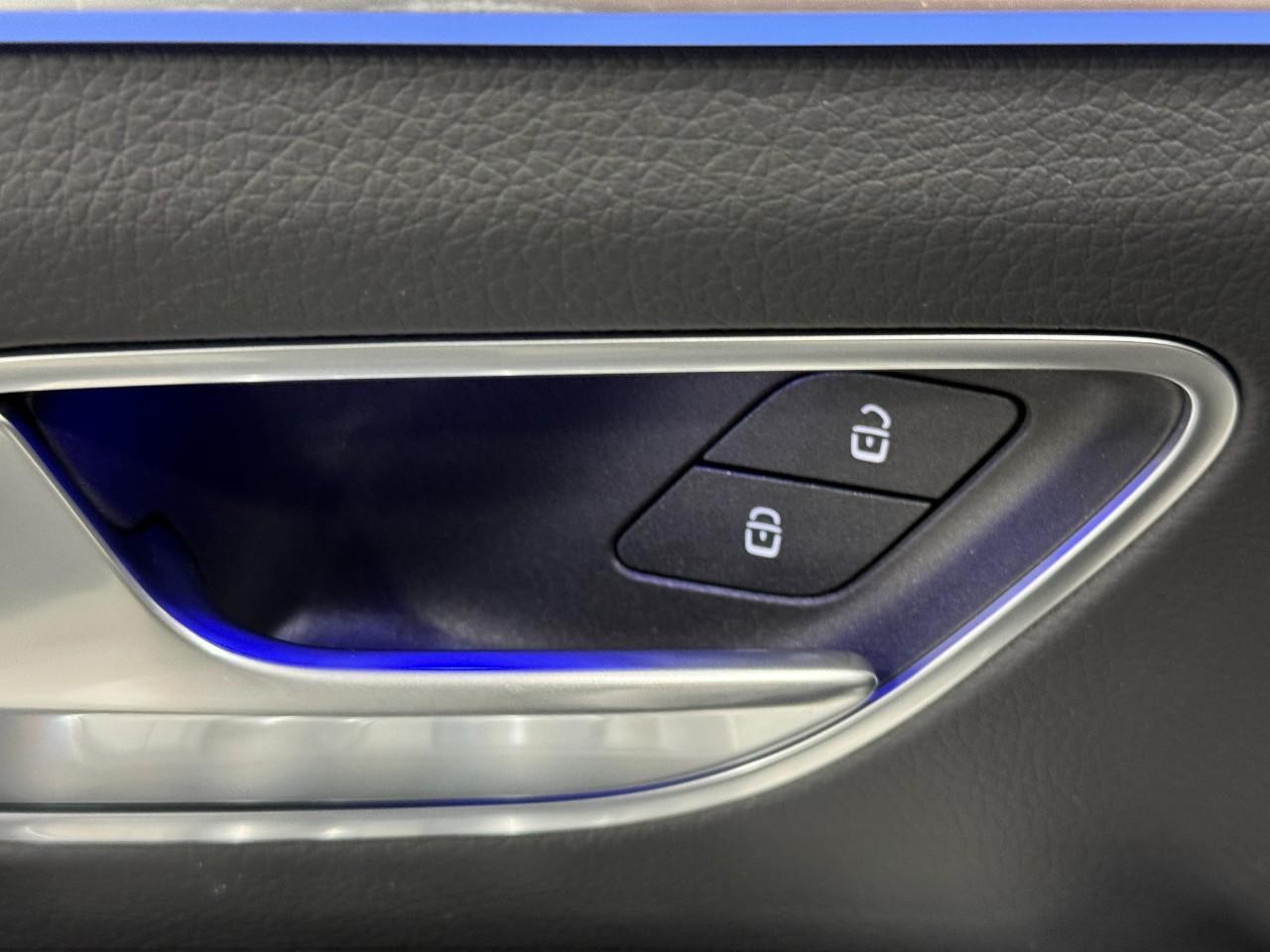 Mercedes-Benz GLE Vehicle Full-screen Gallery Image 26