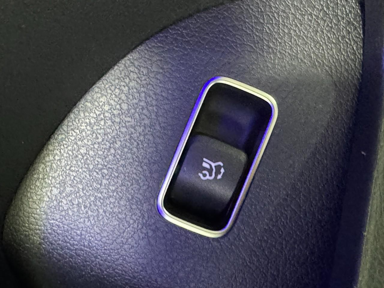 Mercedes-Benz GLE Vehicle Full-screen Gallery Image 28