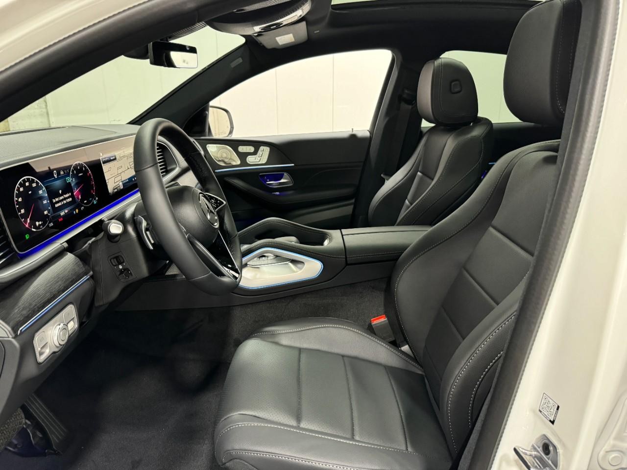 Mercedes-Benz GLE Vehicle Full-screen Gallery Image 29