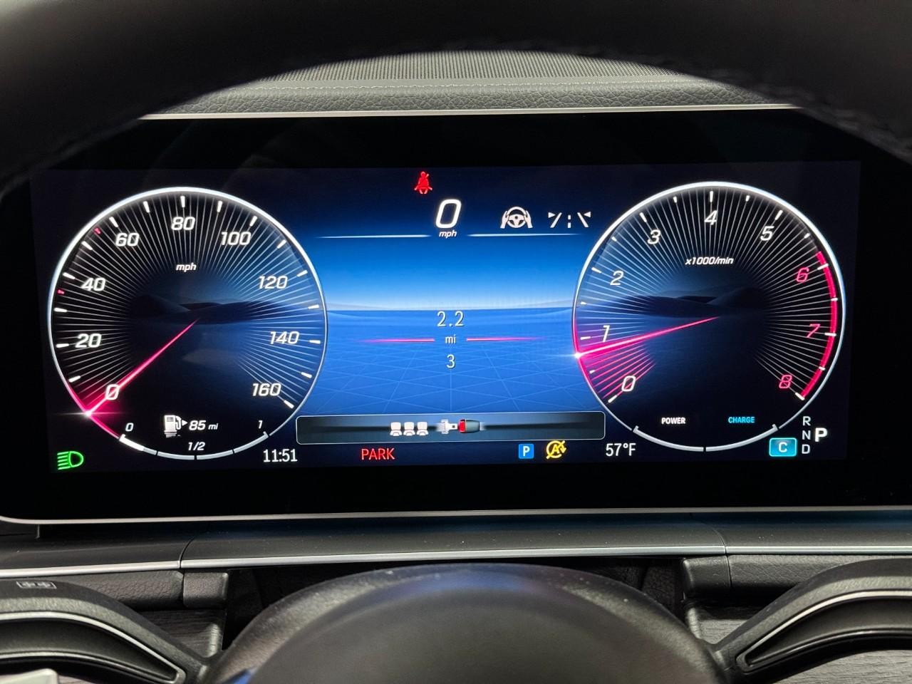 Mercedes-Benz GLE Vehicle Full-screen Gallery Image 35