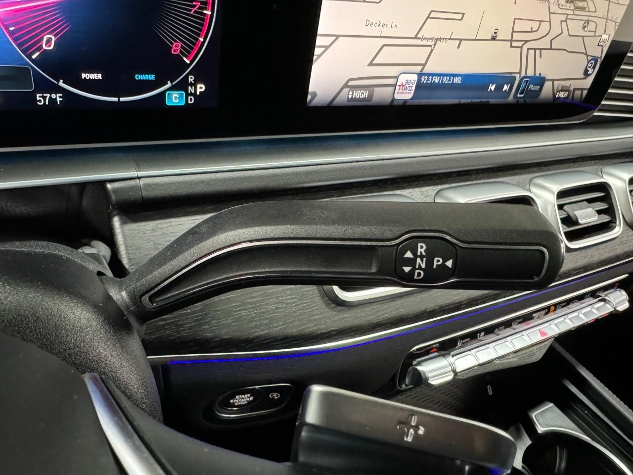 Mercedes-Benz GLE Vehicle Full-screen Gallery Image 36