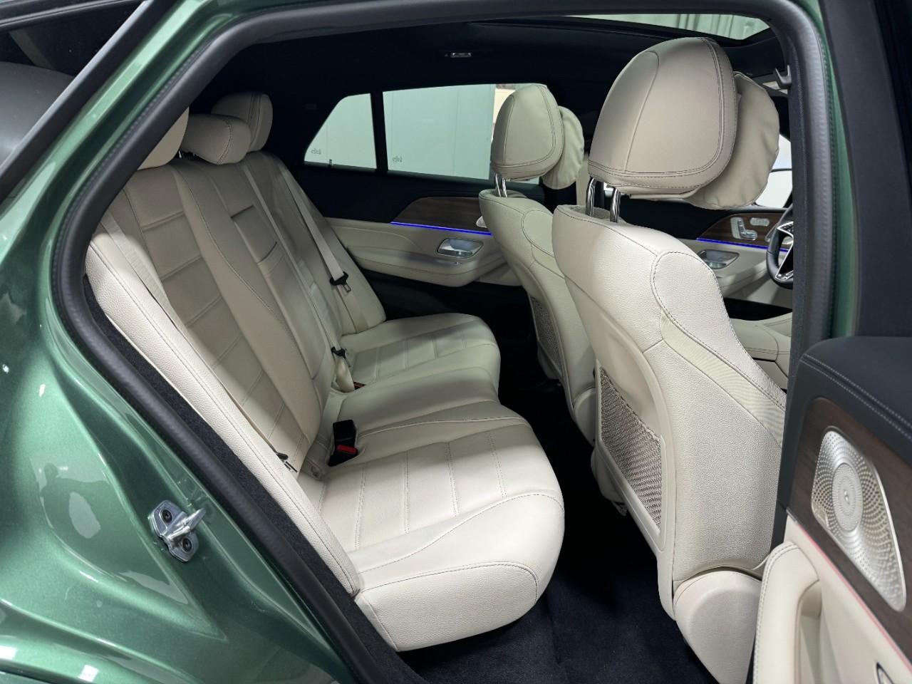 Mercedes-Benz GLE Vehicle Full-screen Gallery Image 10