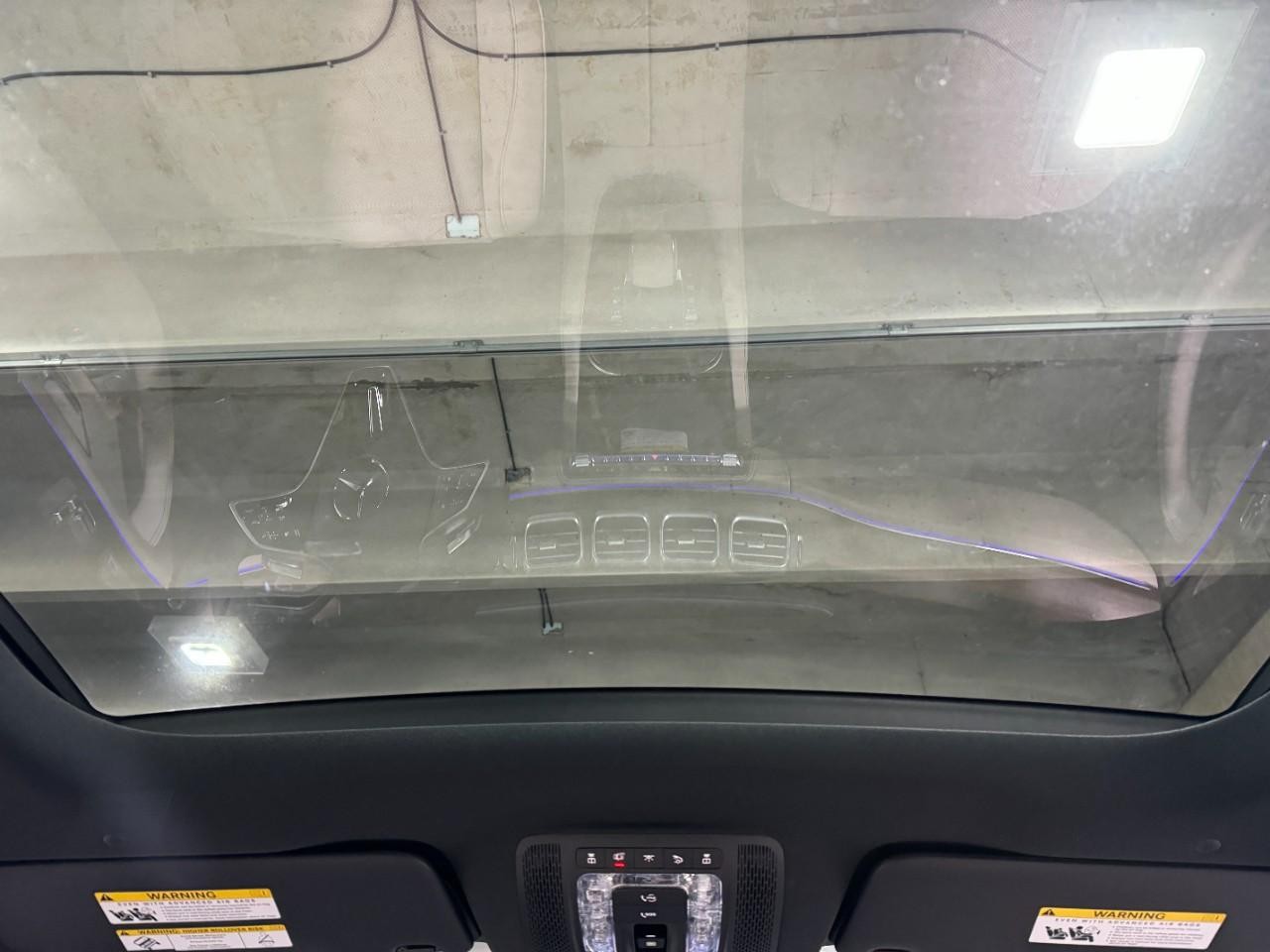 Mercedes-Benz GLE Vehicle Full-screen Gallery Image 11