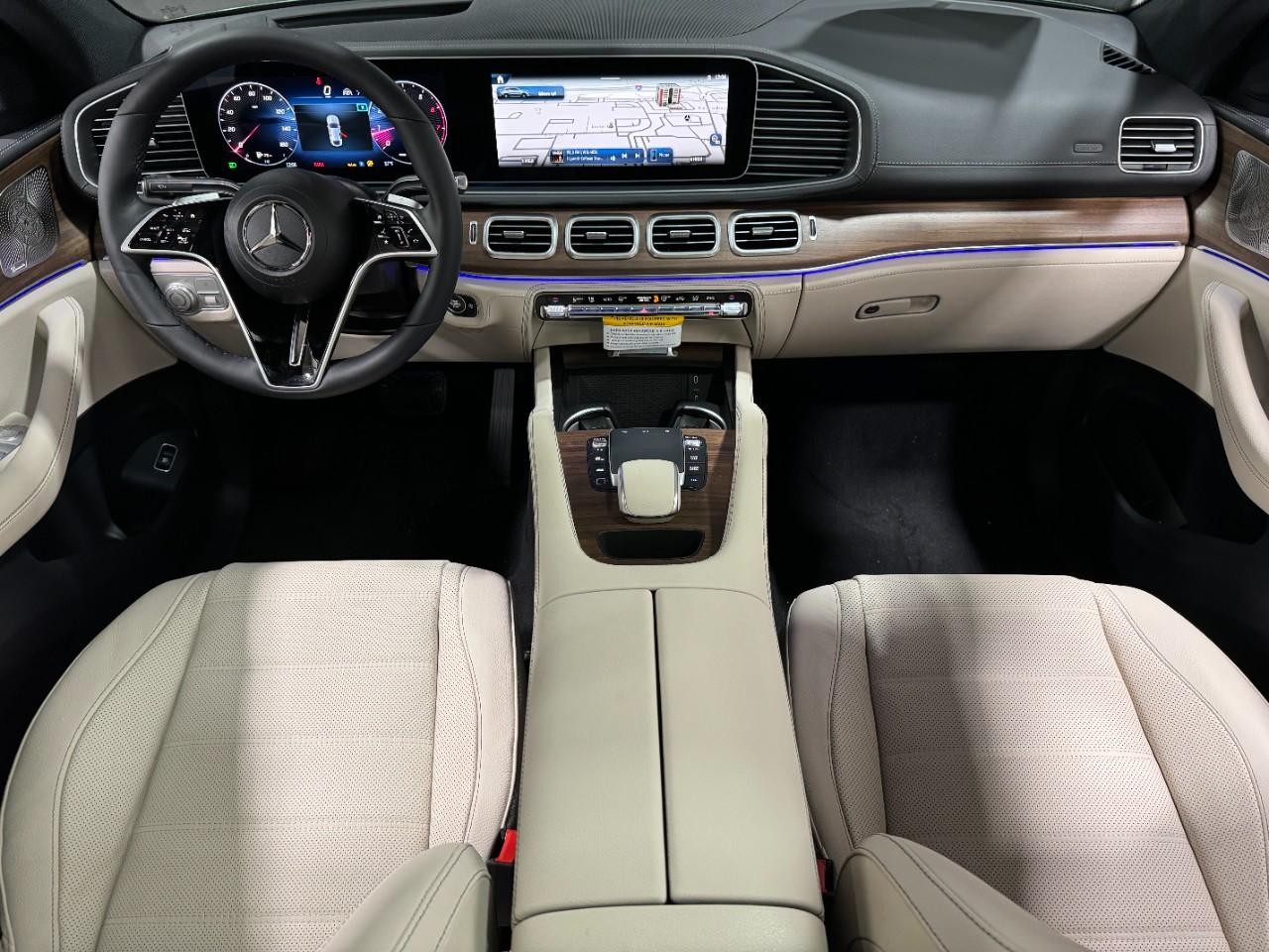 Mercedes-Benz GLE Vehicle Full-screen Gallery Image 12