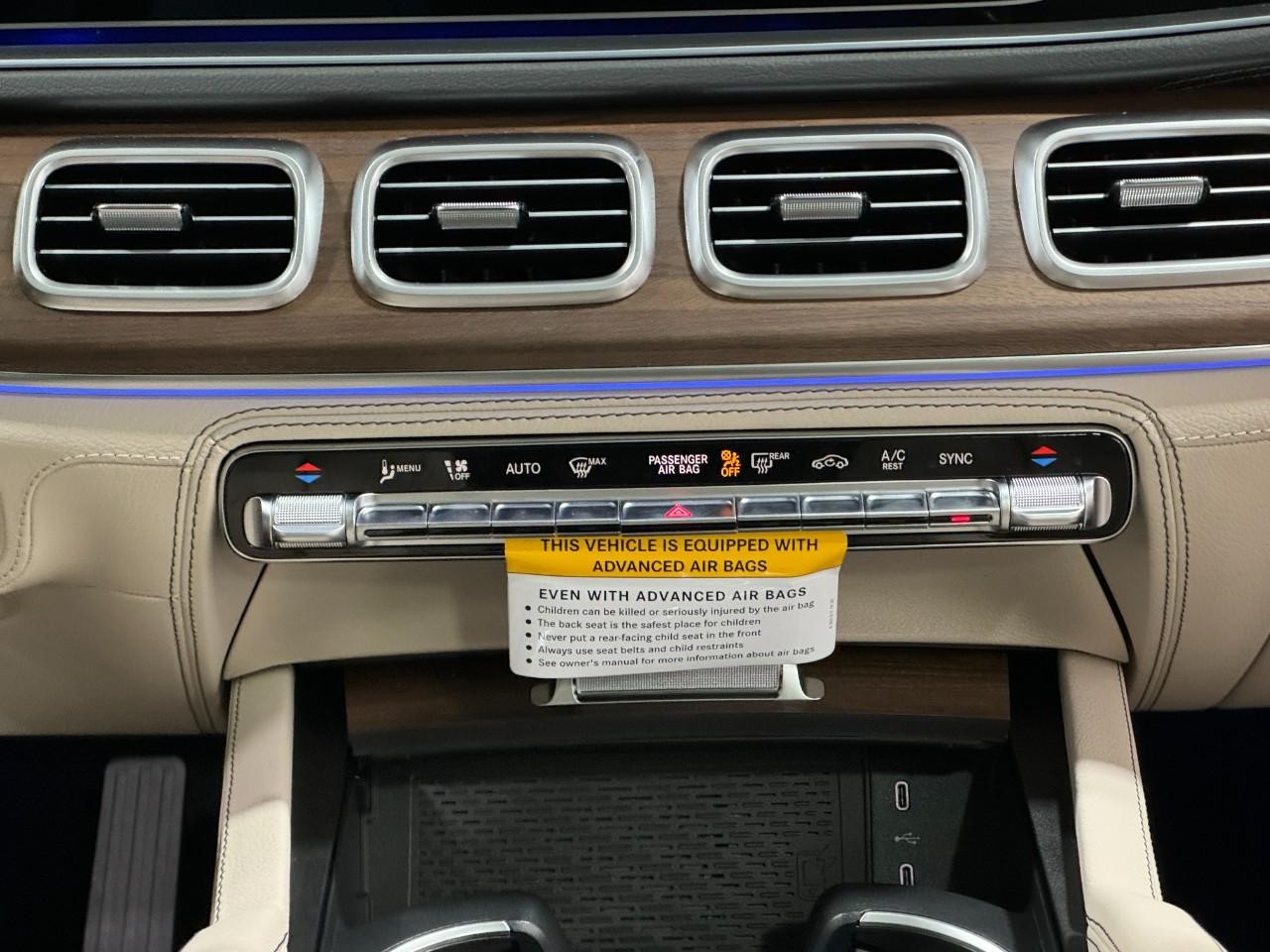 Mercedes-Benz GLE Vehicle Full-screen Gallery Image 15