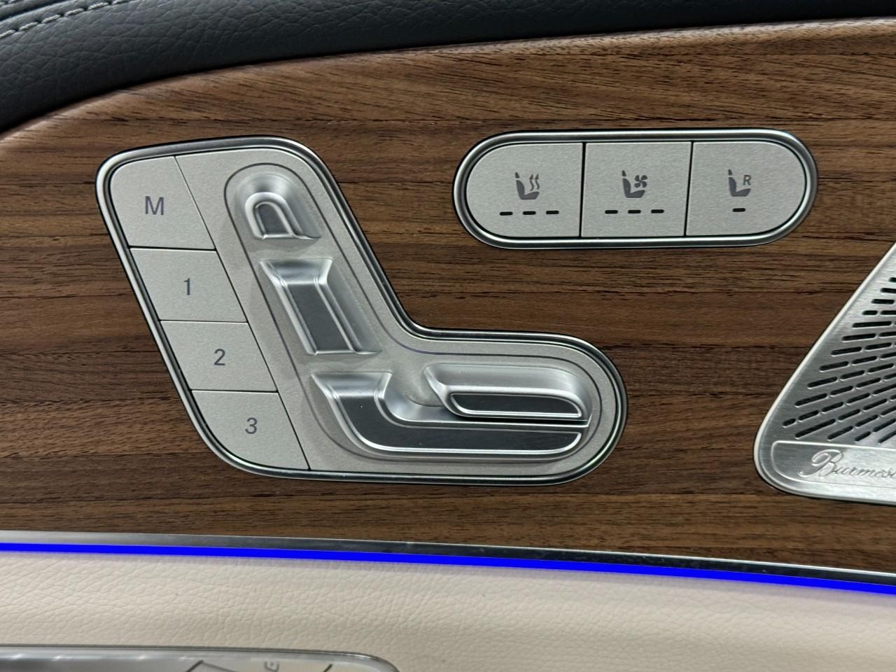 Mercedes-Benz GLE Vehicle Full-screen Gallery Image 24