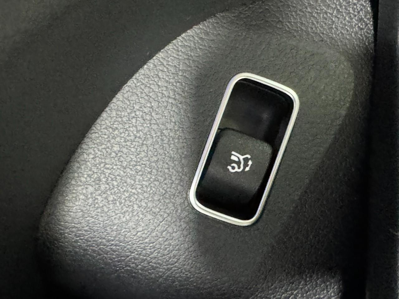 Mercedes-Benz GLE Vehicle Full-screen Gallery Image 27