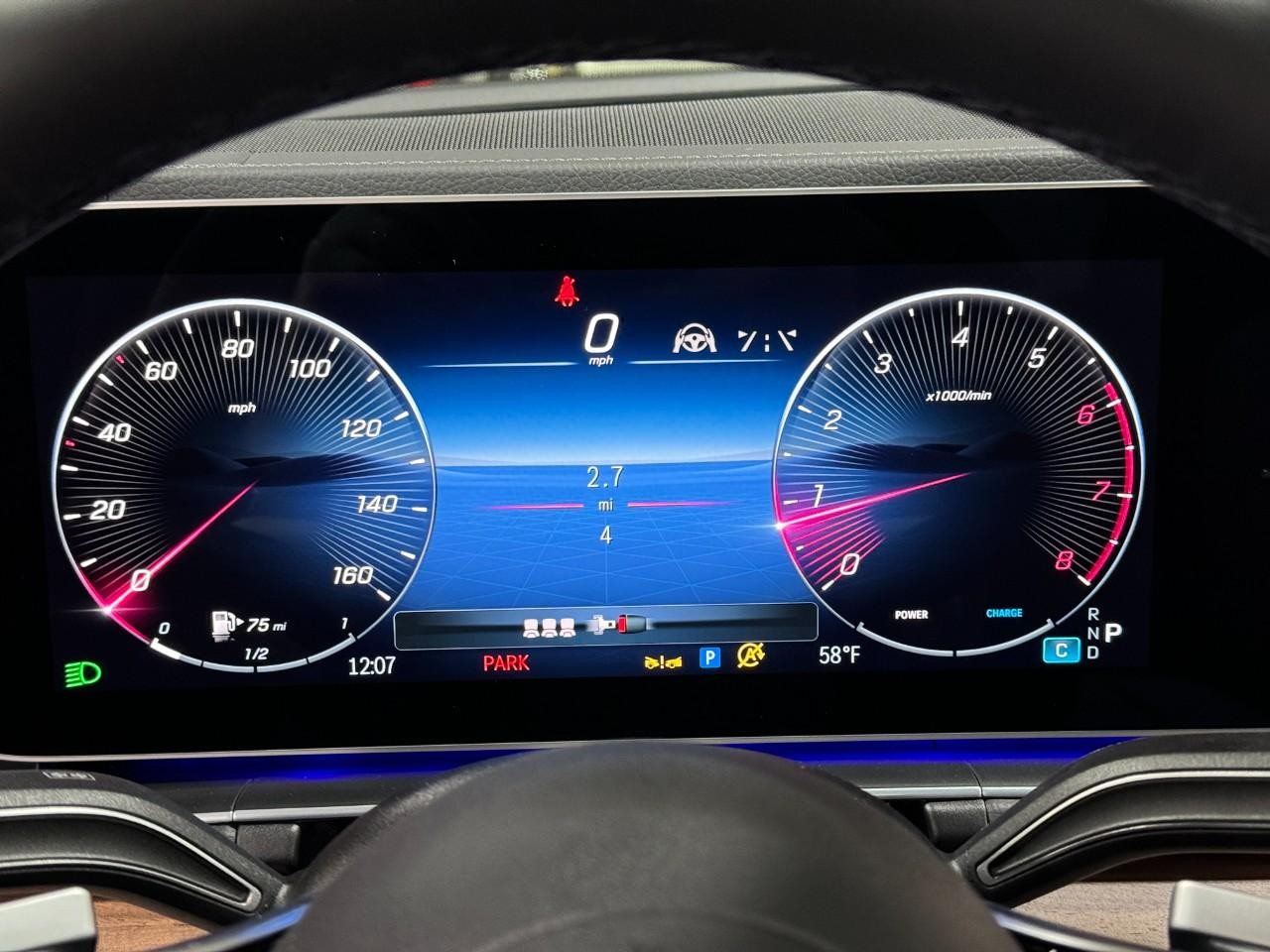 Mercedes-Benz GLE Vehicle Full-screen Gallery Image 33