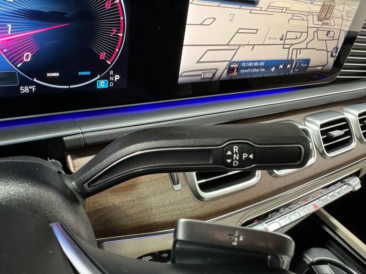 Mercedes-Benz GLE Vehicle Full-screen Gallery Image 34