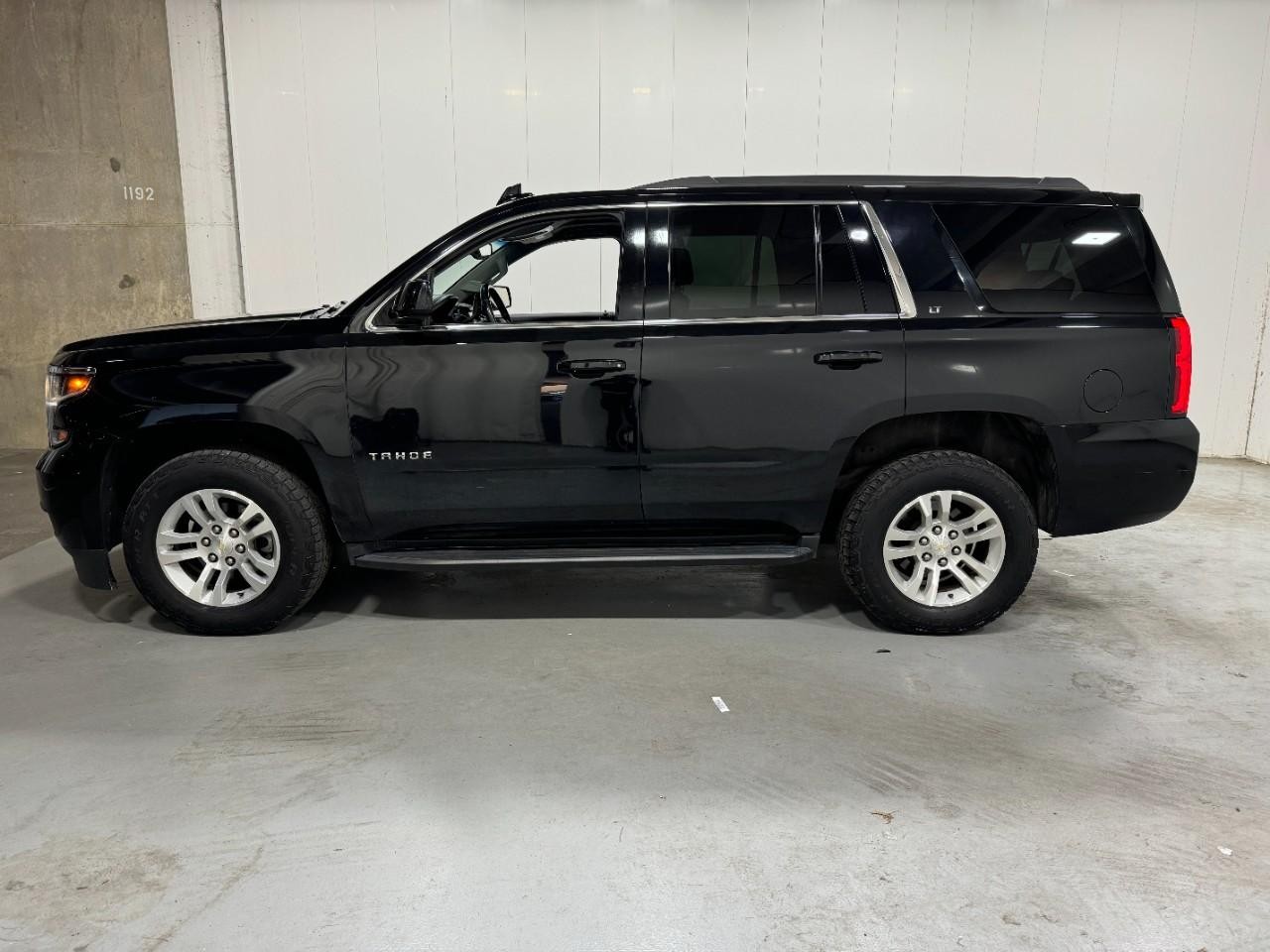 Chevrolet Tahoe Vehicle Full-screen Gallery Image 02