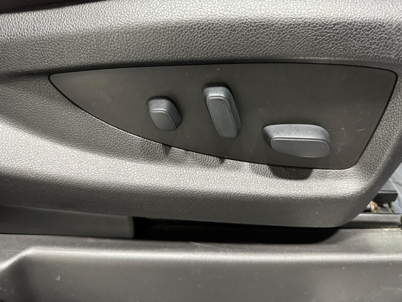 Chevrolet Tahoe Vehicle Full-screen Gallery Image 21