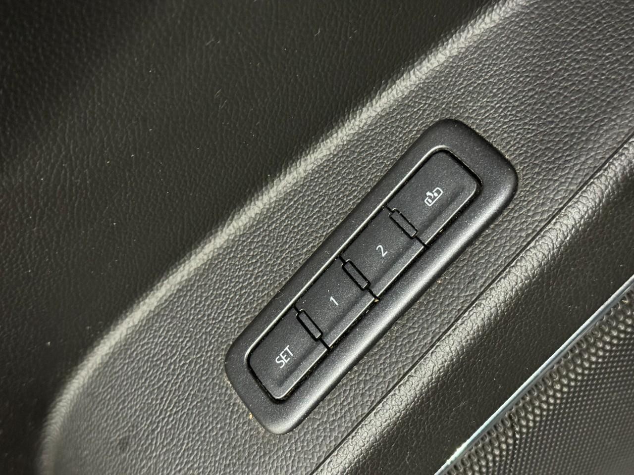 Chevrolet Tahoe Vehicle Full-screen Gallery Image 26