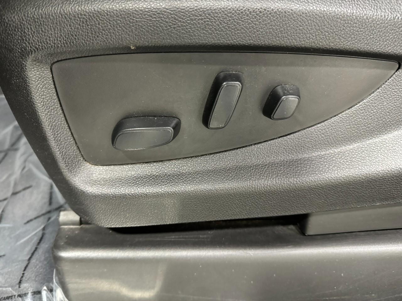 Chevrolet Tahoe Vehicle Full-screen Gallery Image 30