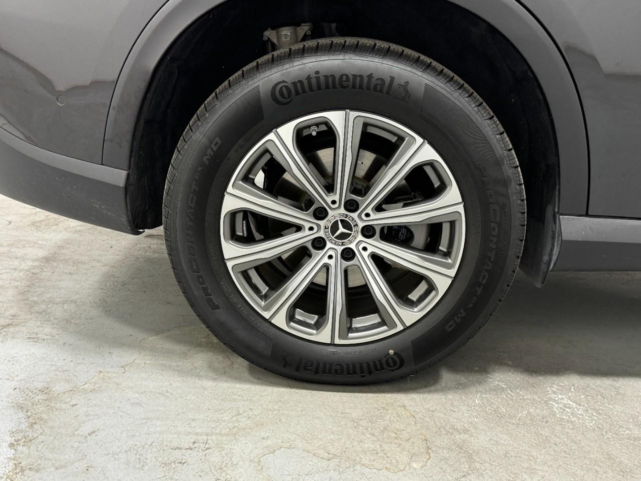 Mercedes-Benz GLC Vehicle Full-screen Gallery Image 5