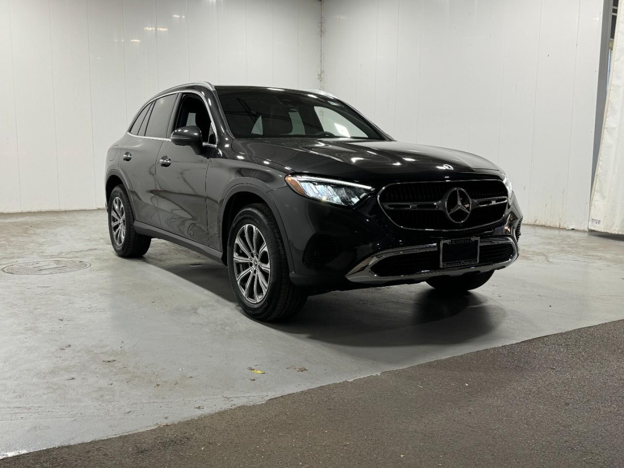 Mercedes-Benz GLC Vehicle Full-screen Gallery Image 6